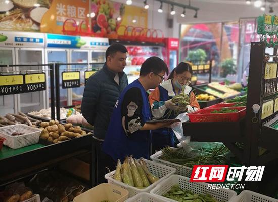 永定区市监局开展两节前食用农产品专项抽检工作